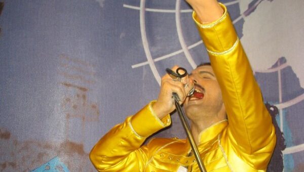 Freddie Mercury Tavaszi szél vizet áraszt