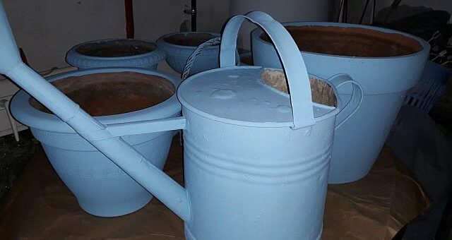 Virágcserepek festése otthonVirágcserepek festése otthon