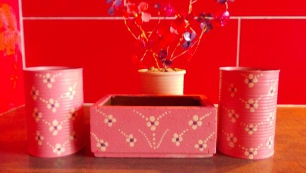 Színes virágtartó újrahasznosítással házilag