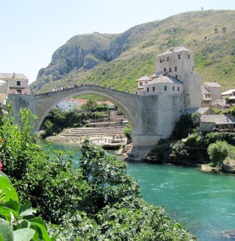 Mostar óvárosa az Öreg-híddal