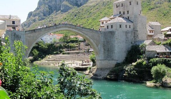 Mostar óvárosa az Öreg-híddal