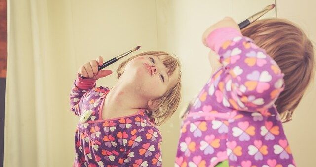 Down-szindróma világnapja - down szindrómás kislány