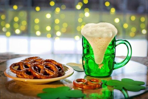 Szent Patrik napja nem múlhat el egy korsó zöld sör nélkül