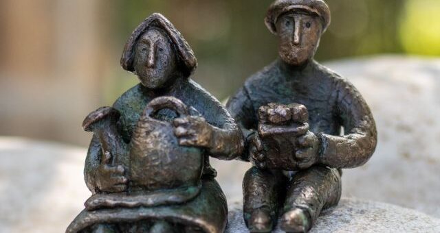 virágárus házaspár miniszobra Pasaréten