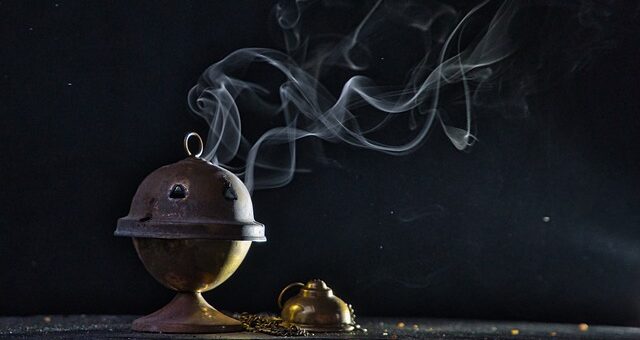 tömjén füstölőben