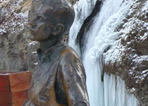 József Attila szobra Lillafüreden