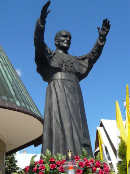 II. János Pál pápa szobra Krakkóban