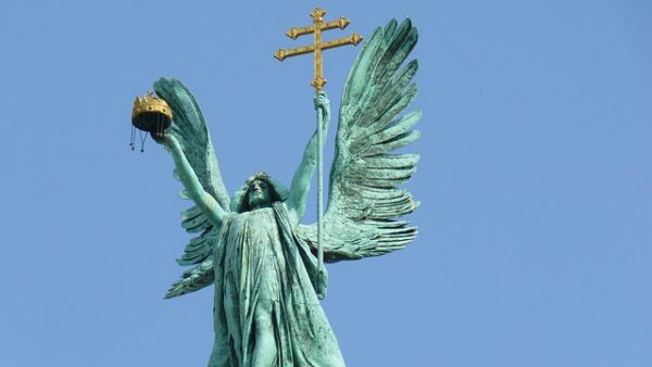 Gábriel arkangyal szobra a budapesti Hősök terén