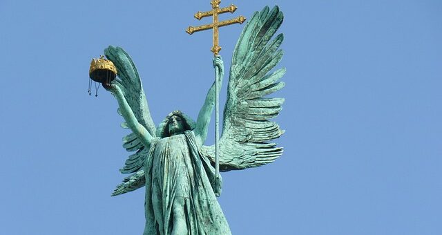 Gábriel arkangyal szobra a budapesti Hősök terén