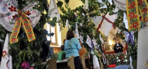 Pünkösdi templomdíszítés Mendén