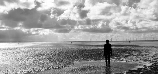 Antony Gormley szobra a tengerparton