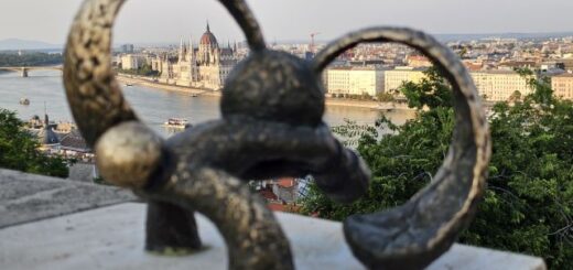 Kolodko Mihály miniszobra a Budai Várban