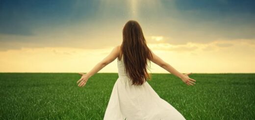 boldog nő a természetben