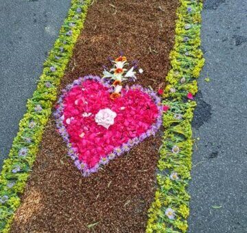 Úrnapja virágszőnyege Csömörön