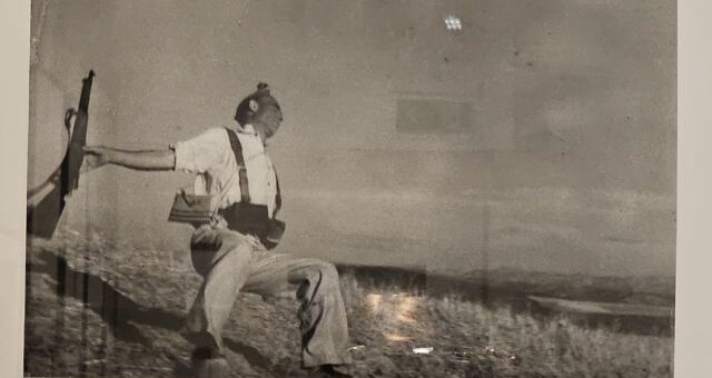 Robert Capa: A militarista halála