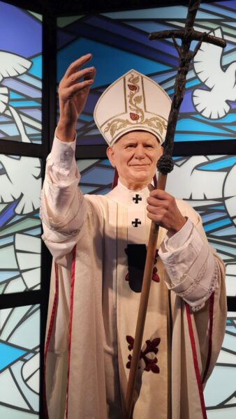 II. János Pál viaszszobra Bécsben